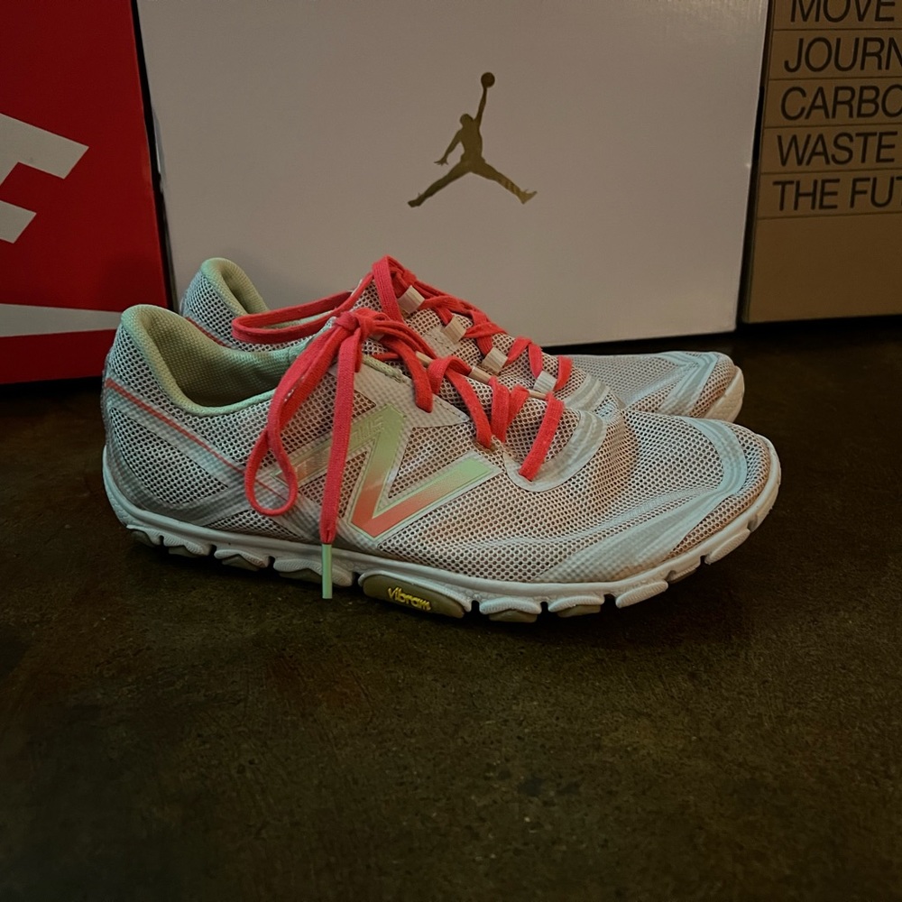 Women’s 8.5 New Balance shoes